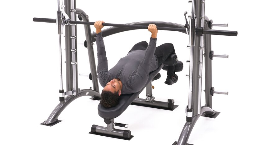 Man doing decline bench press