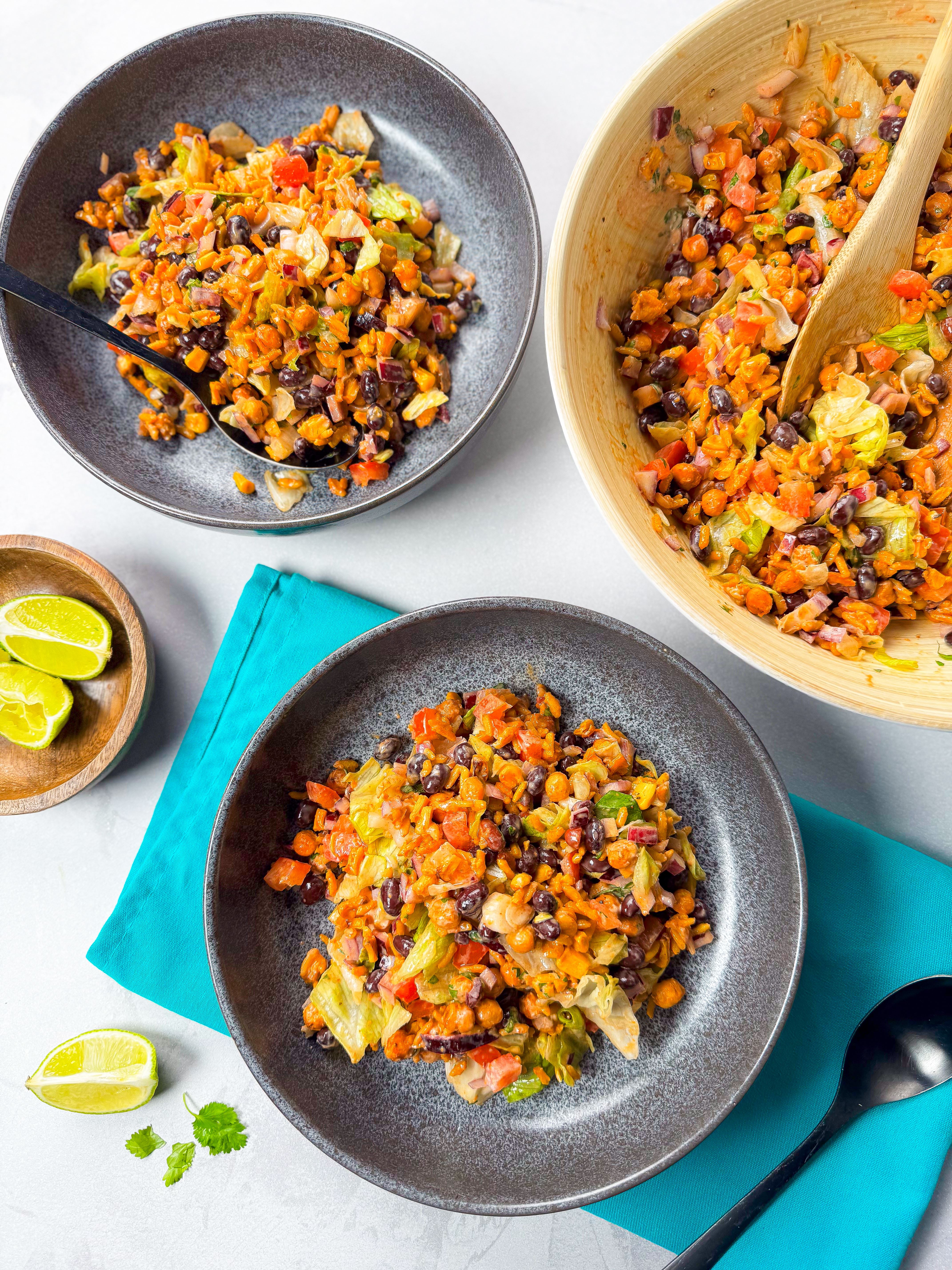 Chickpea and corn salad bowl