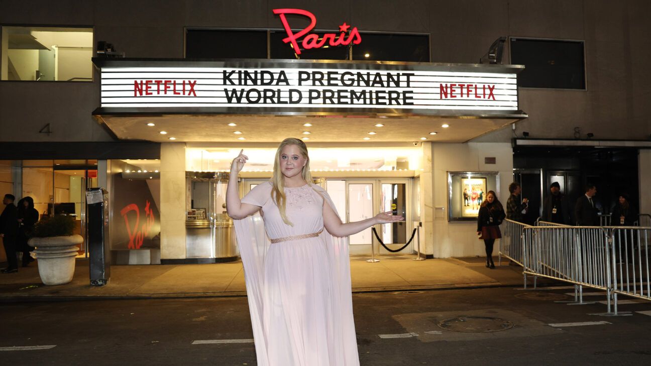 Amy Schumer wearing white pregnancy dress