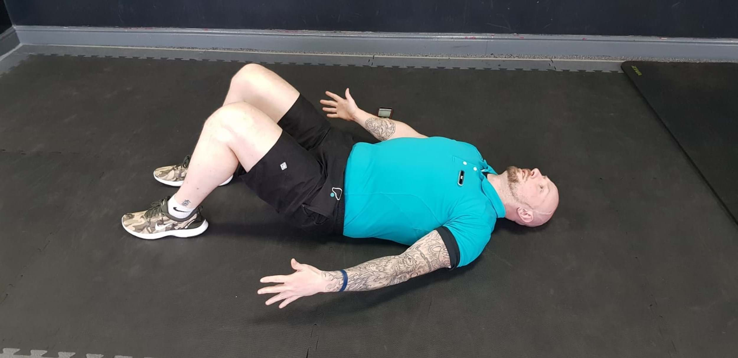 Man ready for heel touches exercise